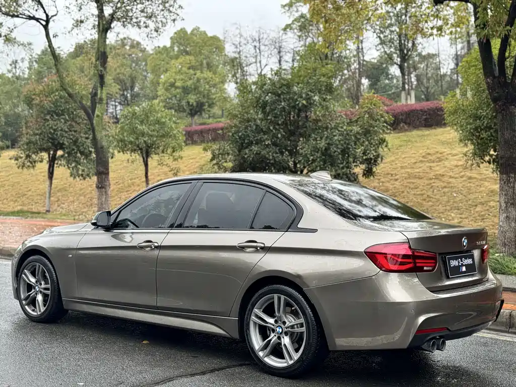 BMW 3 Series 2019 — фото 9