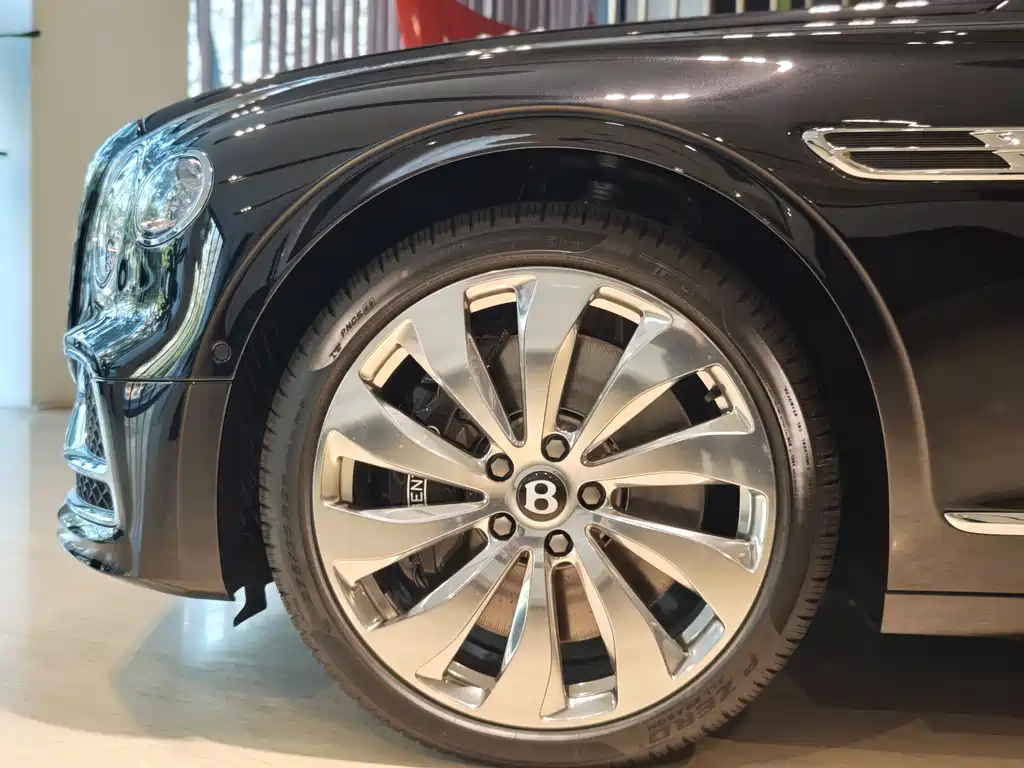 Bentley Flying Spur — фото 5