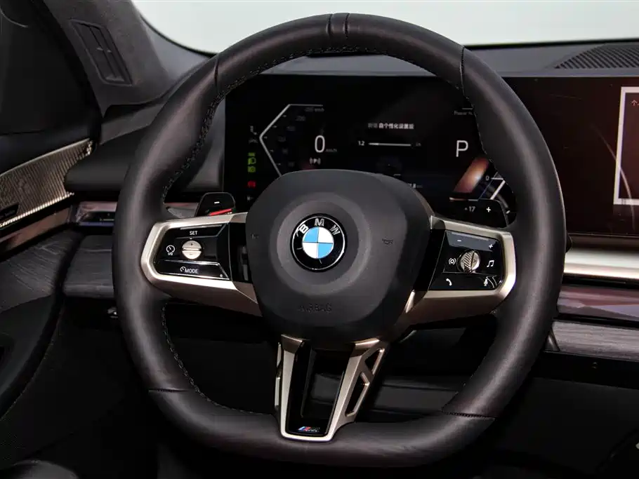 BMW 5 Series 2025 — фото 14