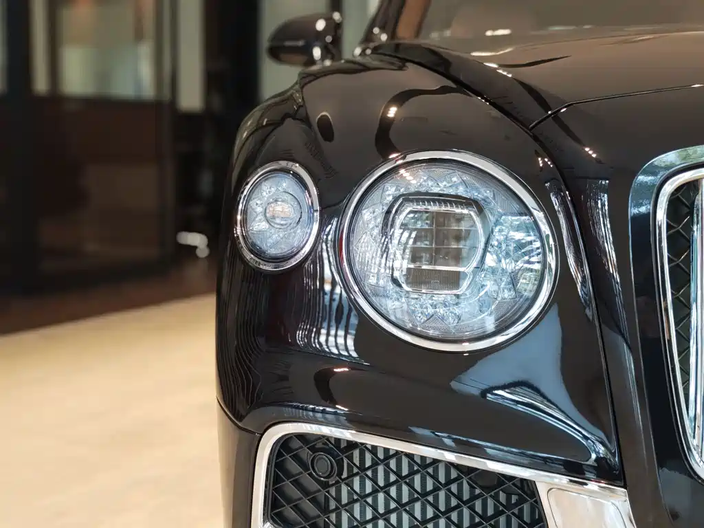 Bentley Flying Spur — фото 4