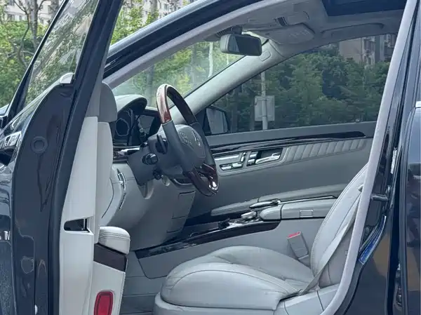Mercedes-Benz S-Class 2011