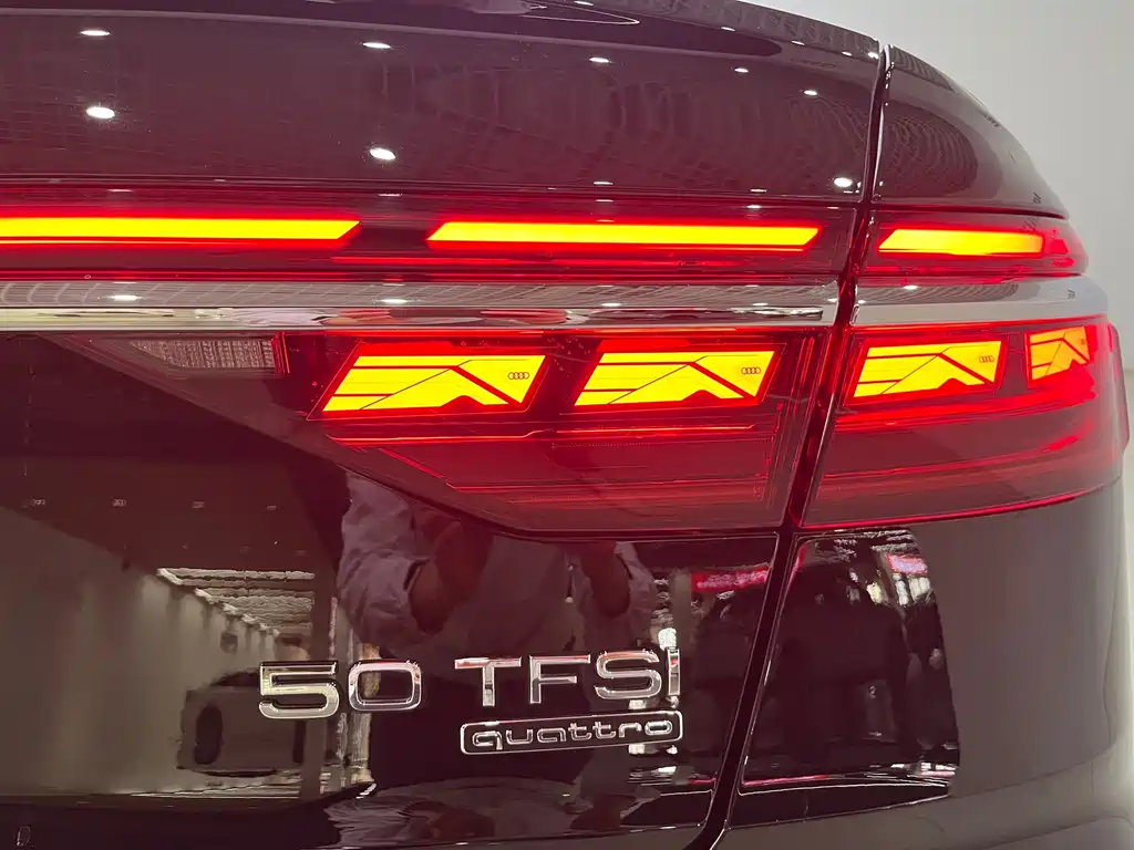 Audi A8 2022 — фото 19