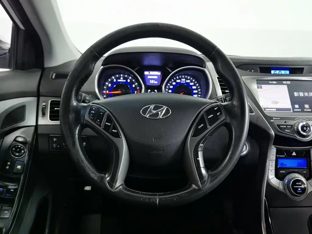 Hyundai Elantra Langdong 2016 — фото 11