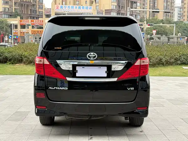 Toyota Alphard 2011
