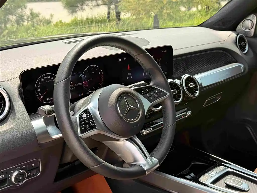 Mercedes-Benz GLB 2025