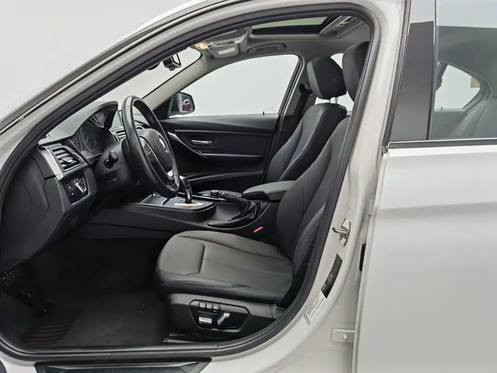 BMW 3 Series 2017 — фото 10