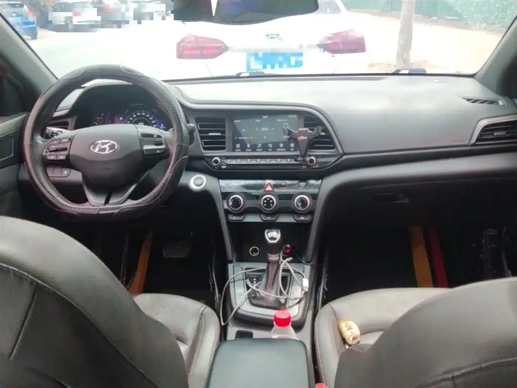 Hyundai Elantra 2019 — фото 13