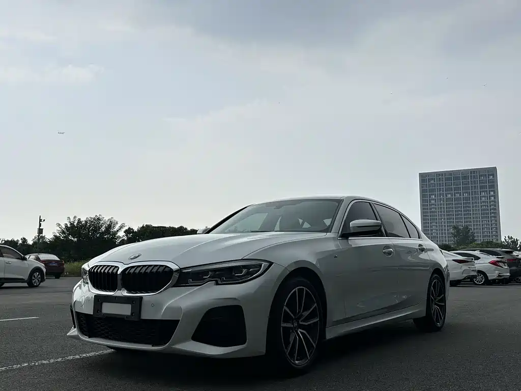 BMW 3 Series 2022 — фото 1