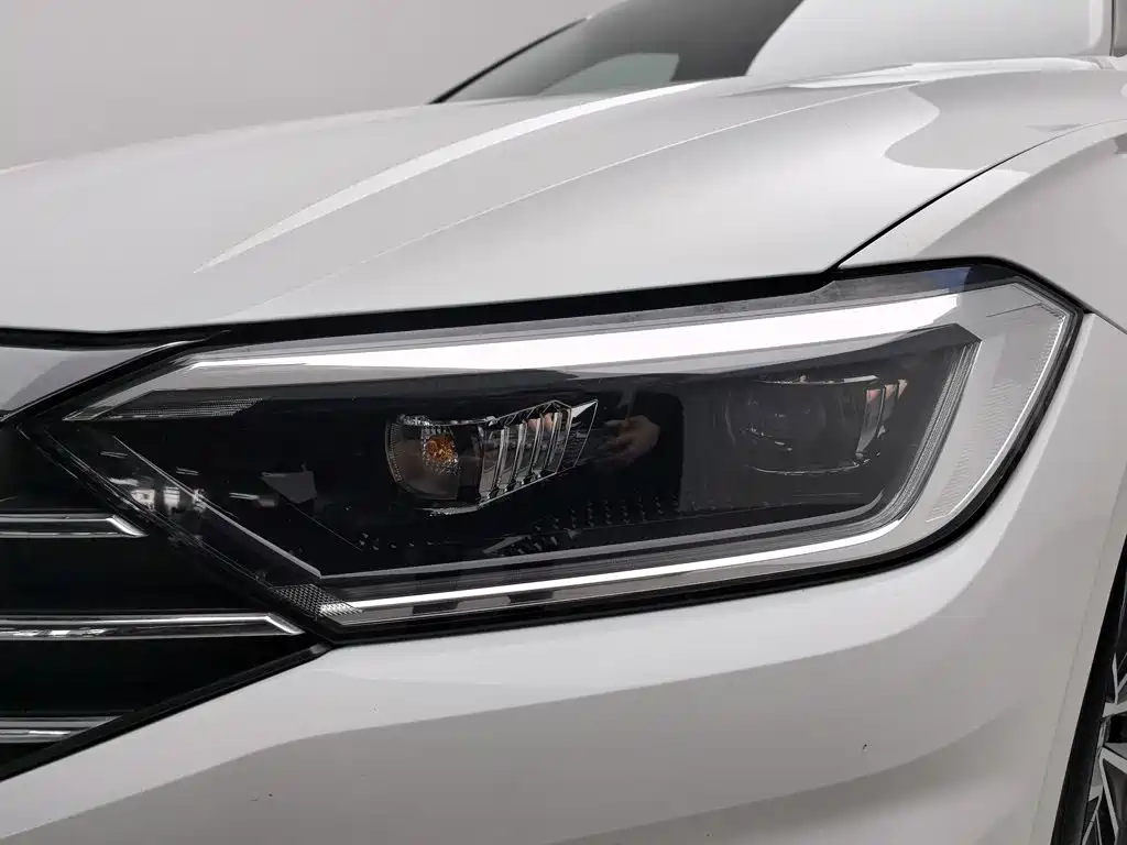 Volkswagen Sagitar 2019
