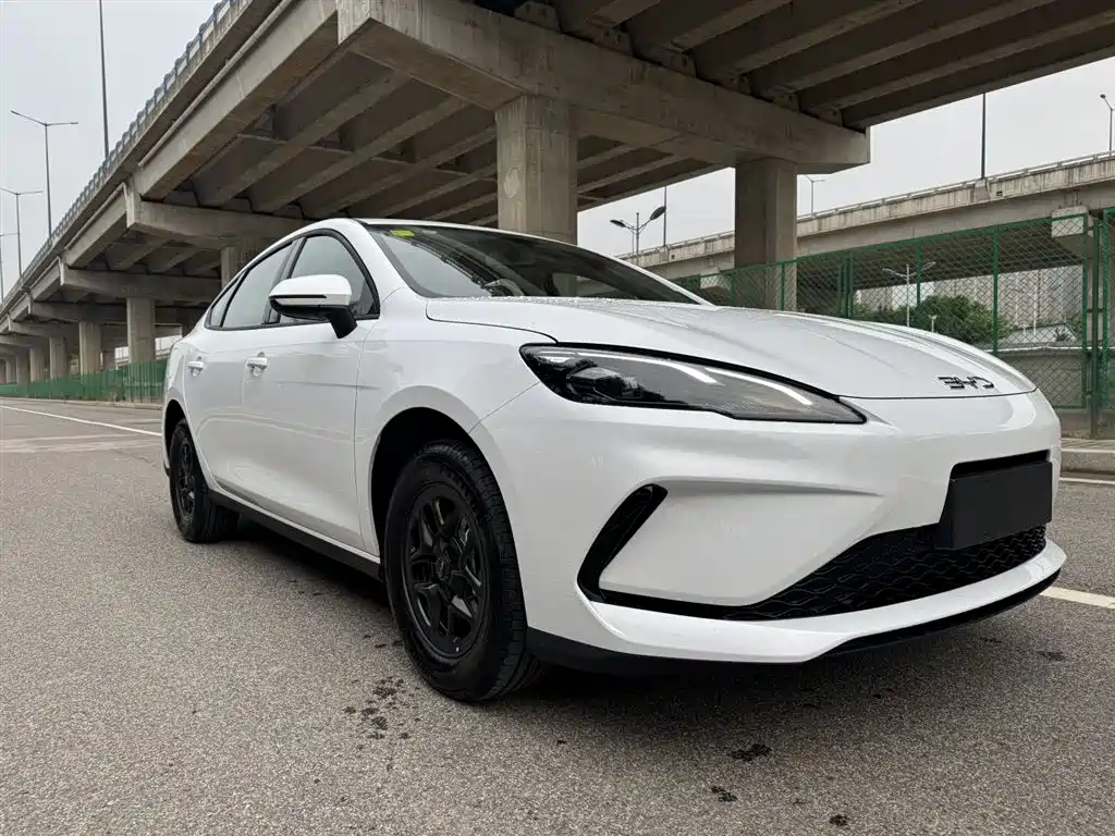 BYD Seal 05 DM-i 2026 — фото 4