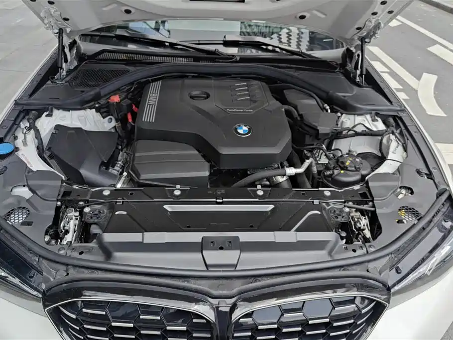 BMW 3 Series 2025 — фото 10