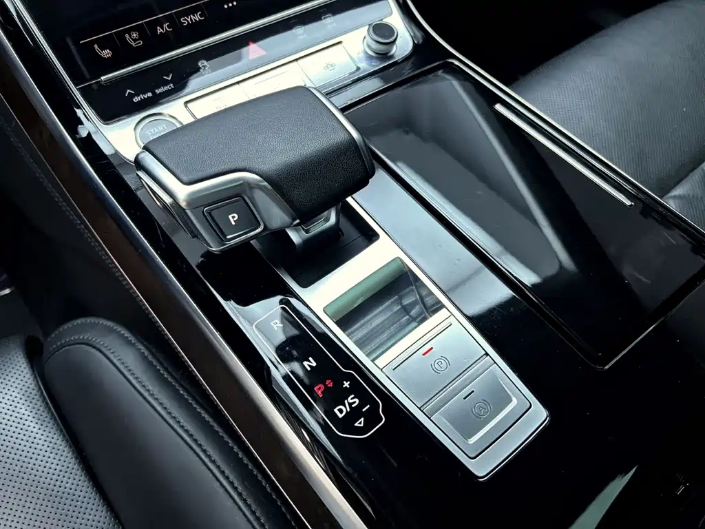 Audi A8 2023 — фото 15