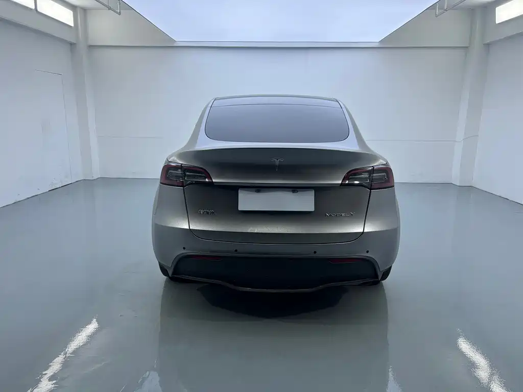 Tesla Model Y 2023 — фото 11