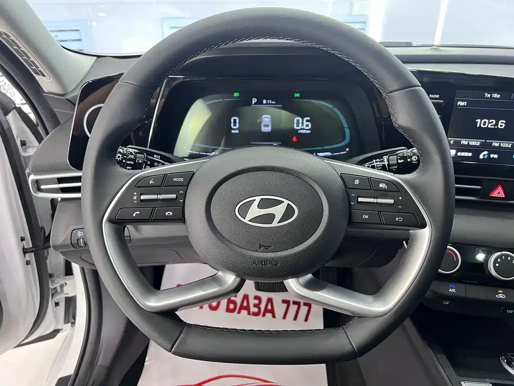 Hyundai Elantra 2023 — фото 16
