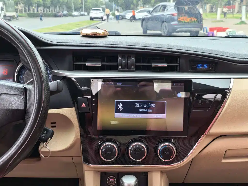 Toyota Corolla 2016 — фото 7