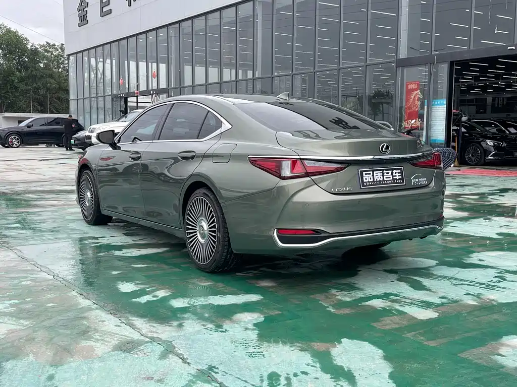 Lexus ES 2021 — фото 16
