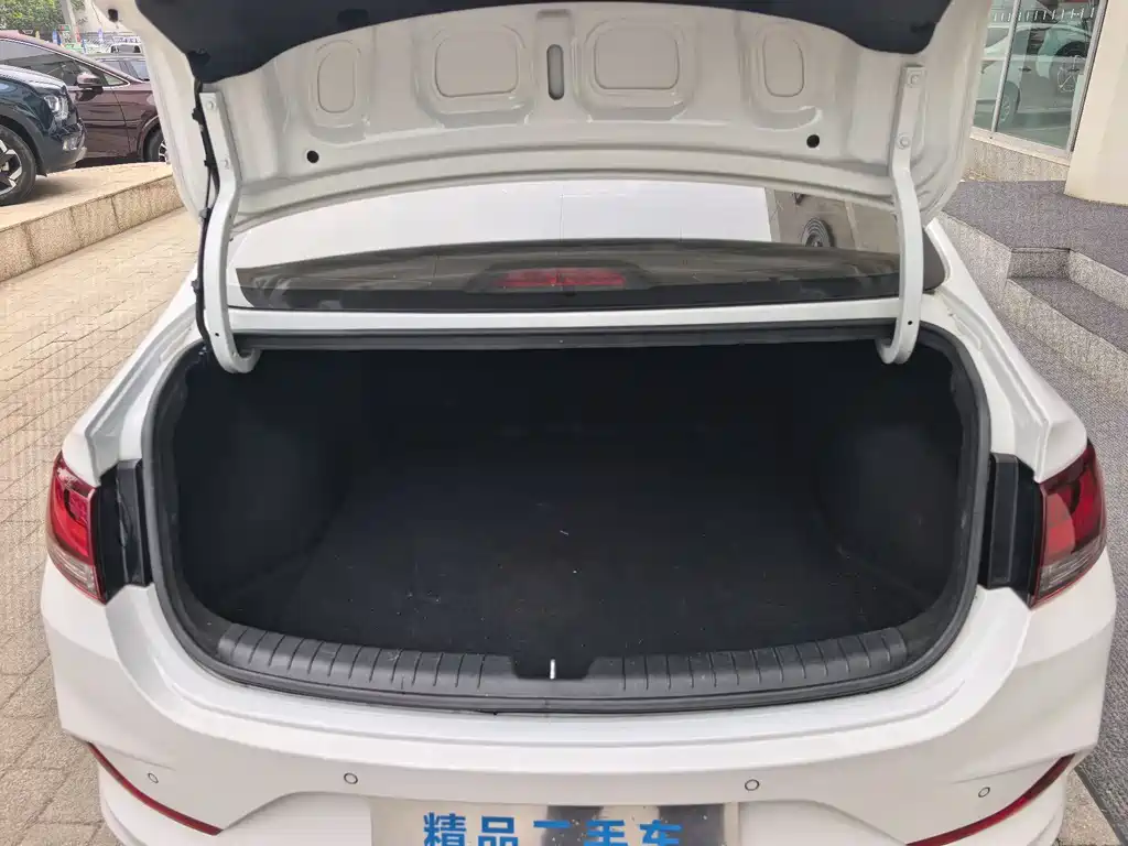 Hyundai Elantra 2019 — фото 23