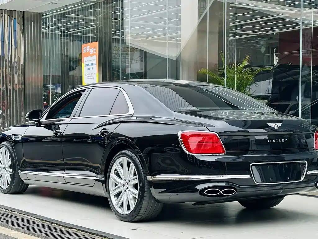 Bentley Flying Spur 2023 — фото 4