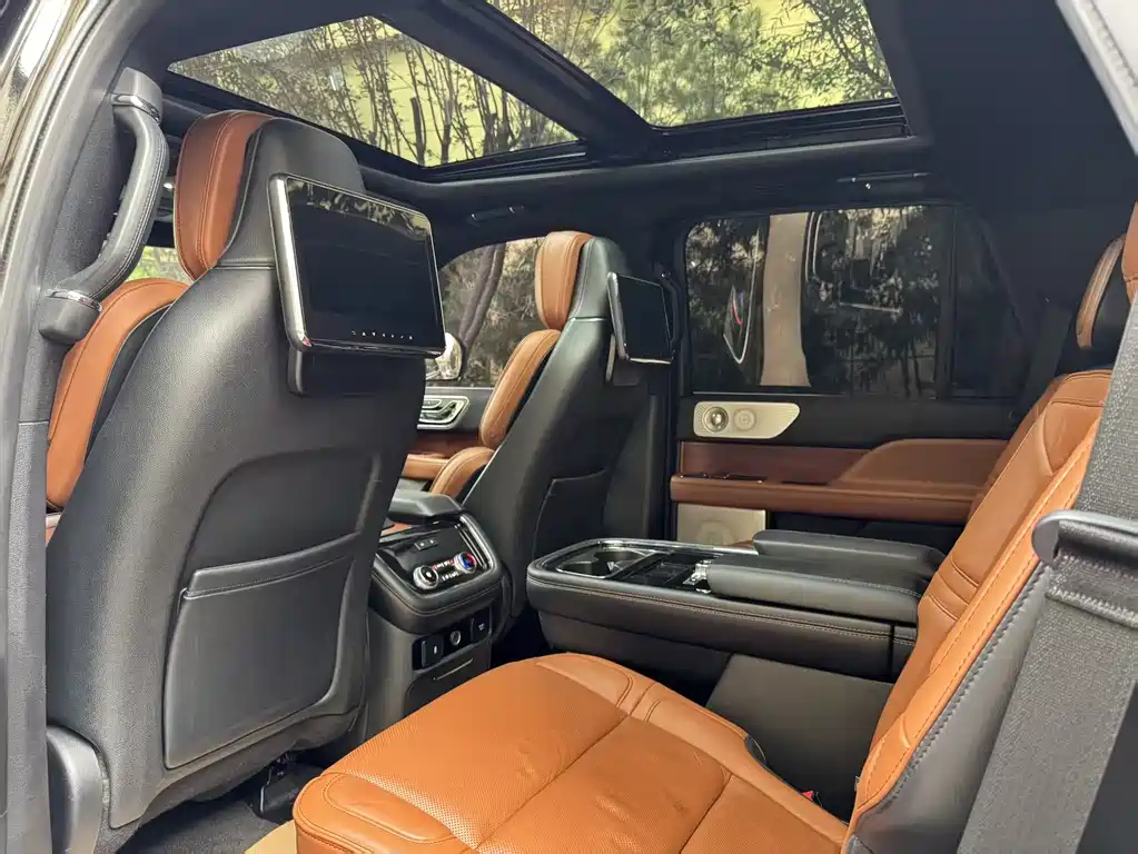 Lincoln Navigator 2019 — фото 11