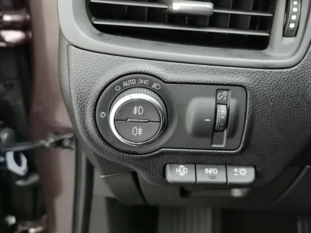 Buick Envision Plus 2018 — фото 21