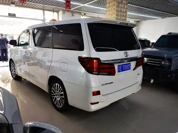 Toyota Alphard 2012