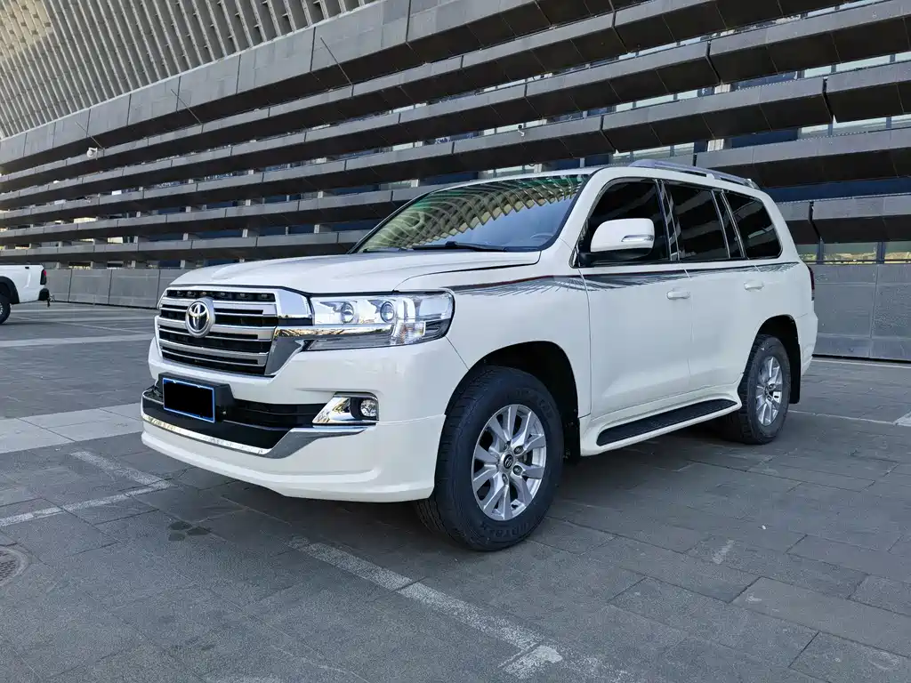 Toyota Land Cruiser 2016 — фото 1