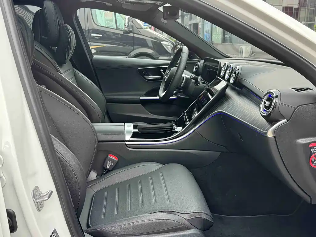 Mercedes-Benz C-Class 2024 — фото 12