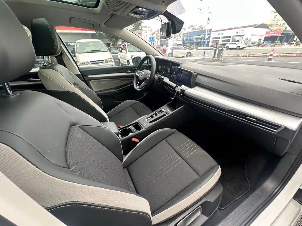 Volkswagen Golf 2021