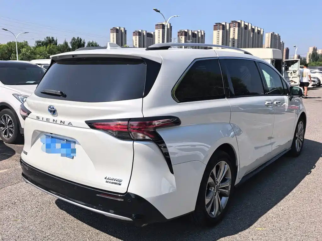 Toyota Sienna 2023 — фото 12