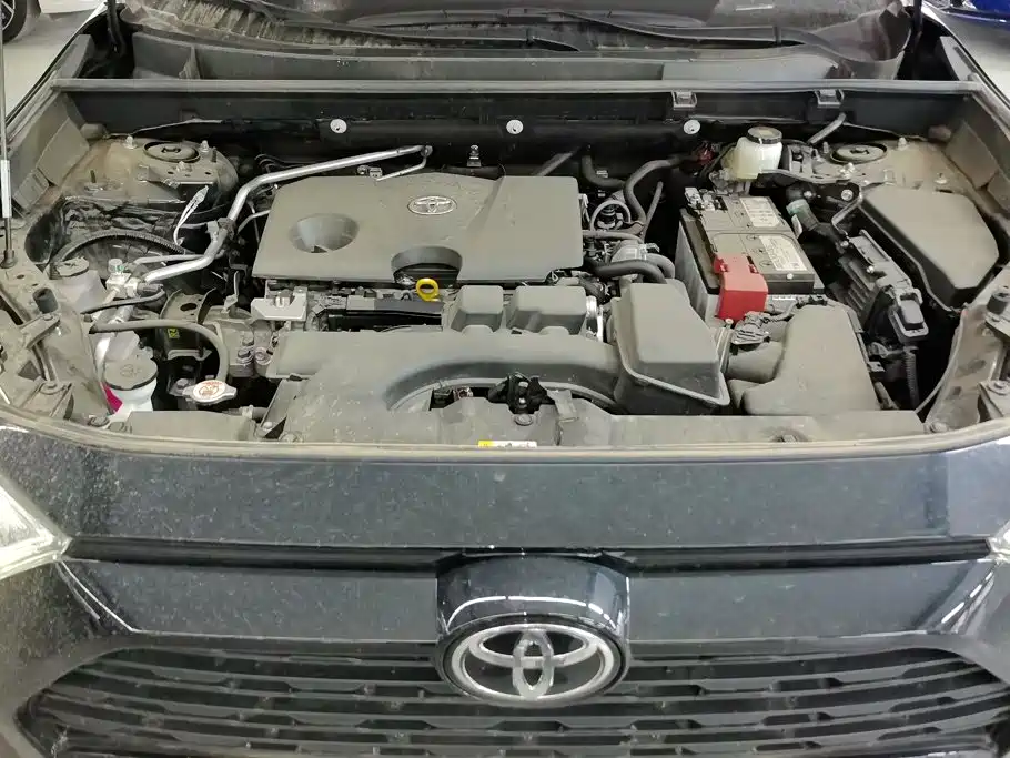Toyota RAV4 2025 — фото 10