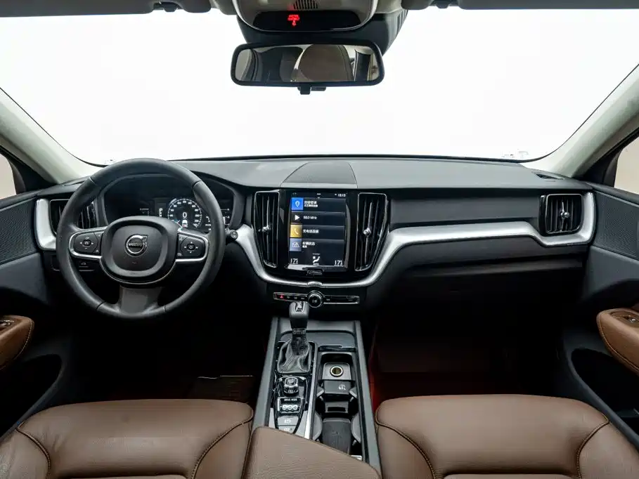Volvo XC60 2019 — фото 17