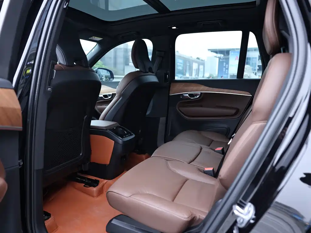 Volvo XC90 2023 — фото 11