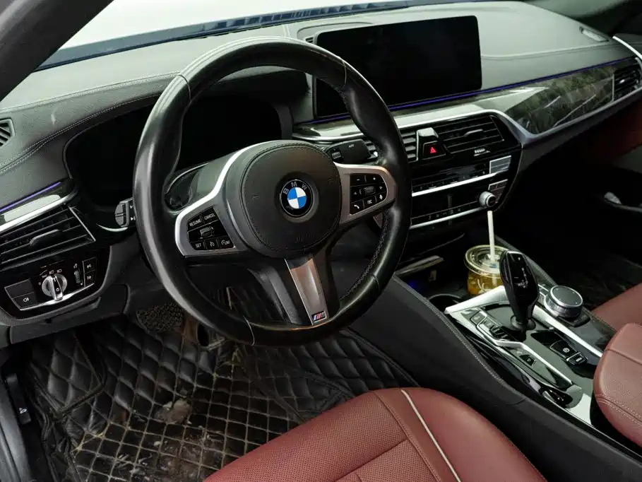 BMW 5 Series 2021 — фото 20