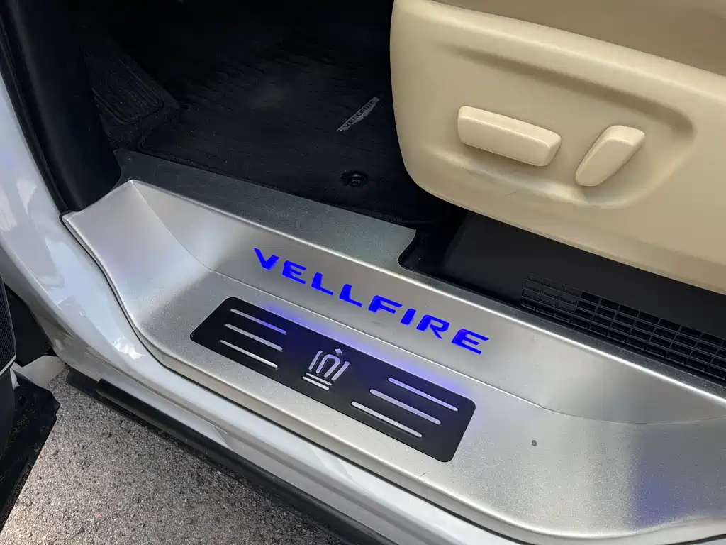 Toyota Vellfire 2023 — фото 13