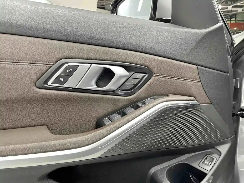 BMW 3 Series 2023 — фото 17