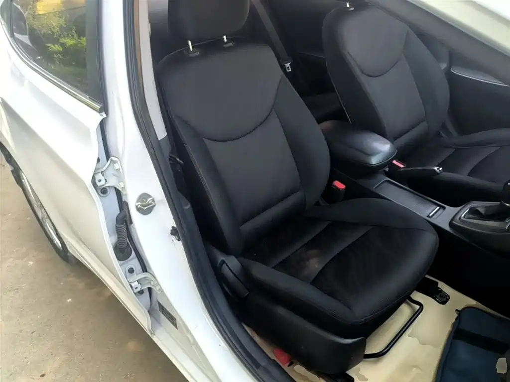 Hyundai Elantra Langdong 2016 — фото 25