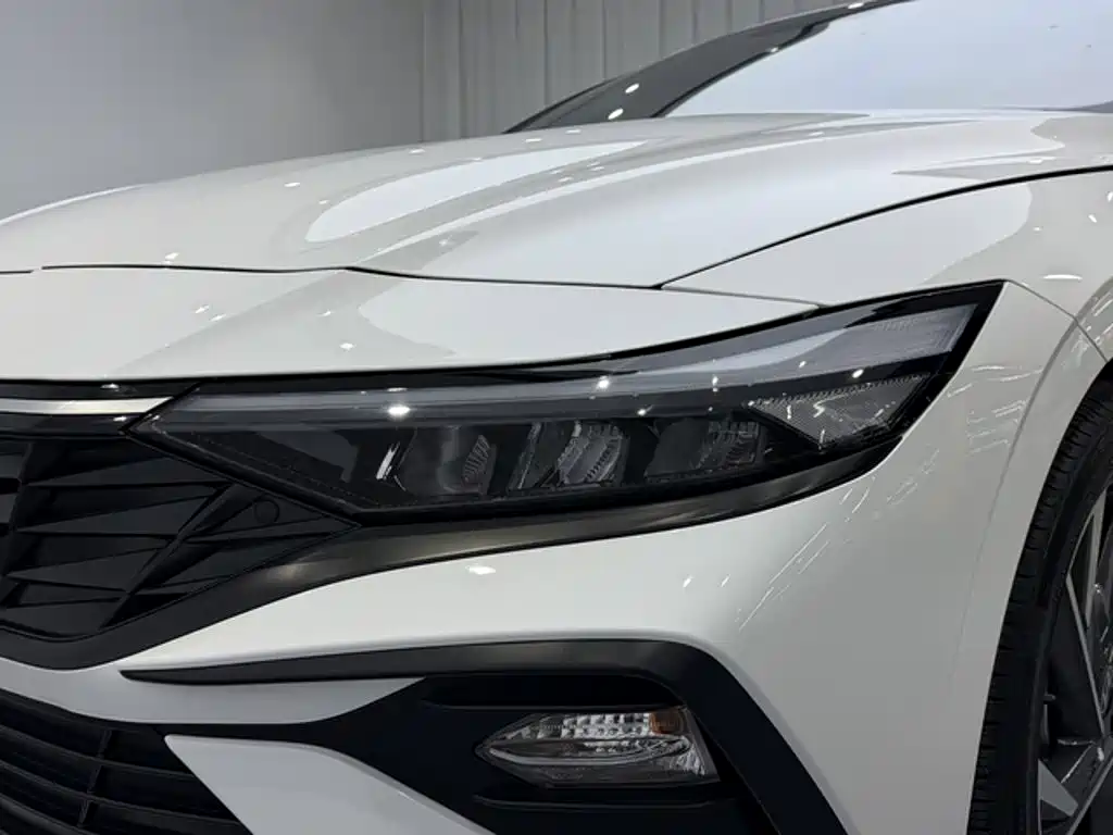 Hyundai Elantra 2025 — фото 12