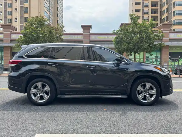 Toyota Highlander 2021