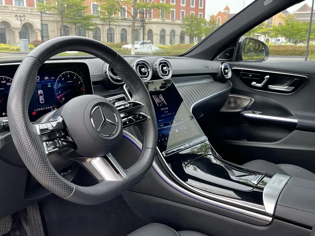 Mercedes-Benz C-Class 2024 — фото 11