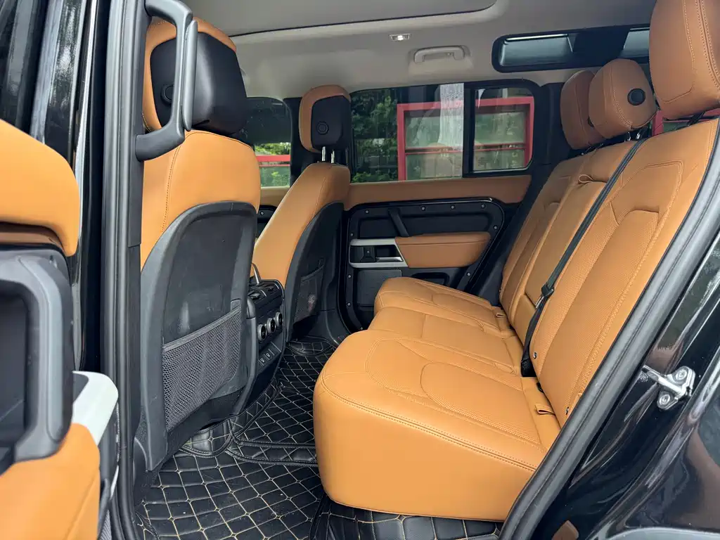 Land Rover Defender 2022 — фото 16