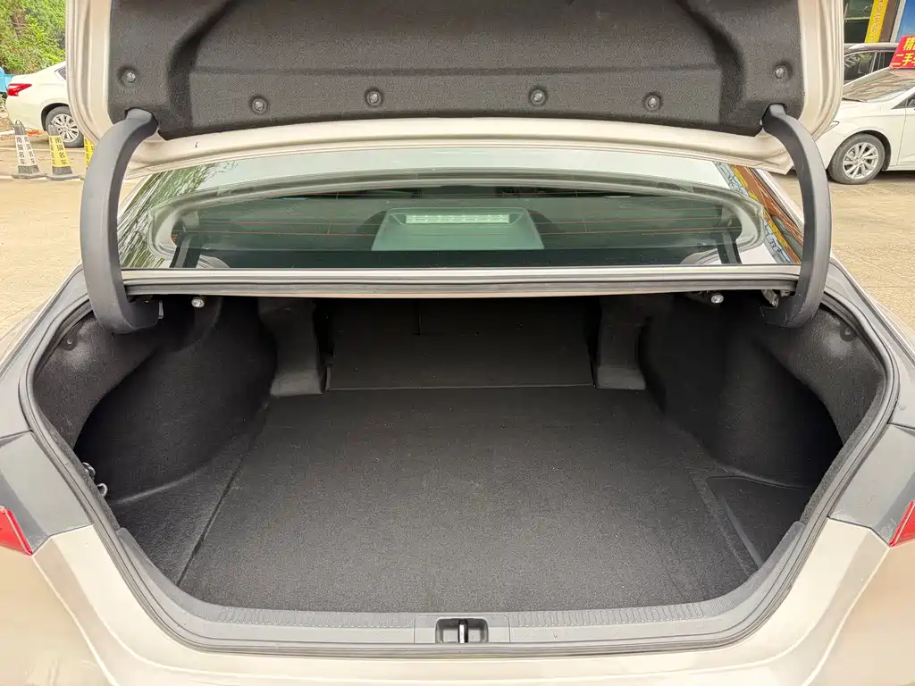 Toyota Camry 2018 — фото 30