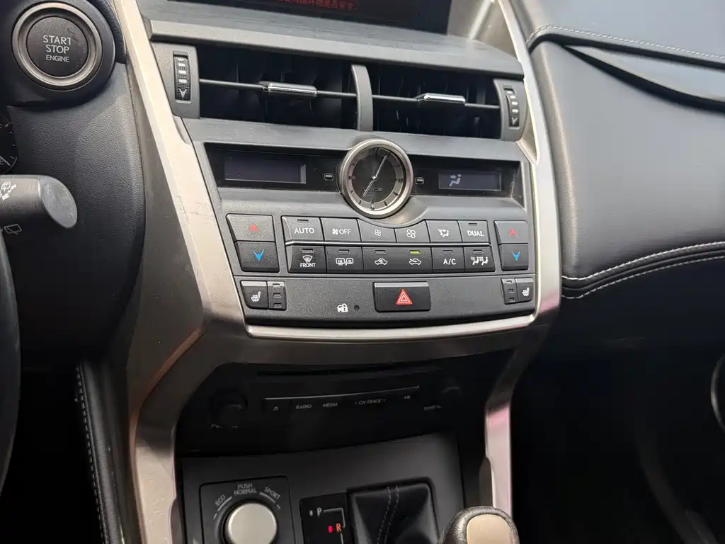 Lexus NX 2015 — фото 14