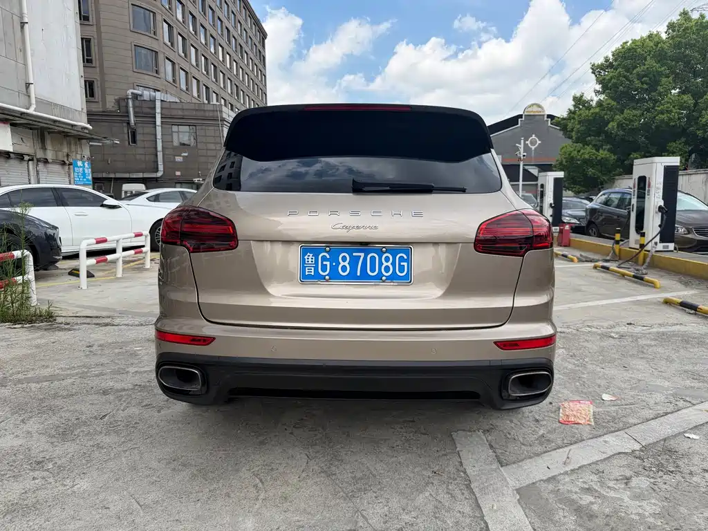Porsche Cayenne 2016 — фото 16