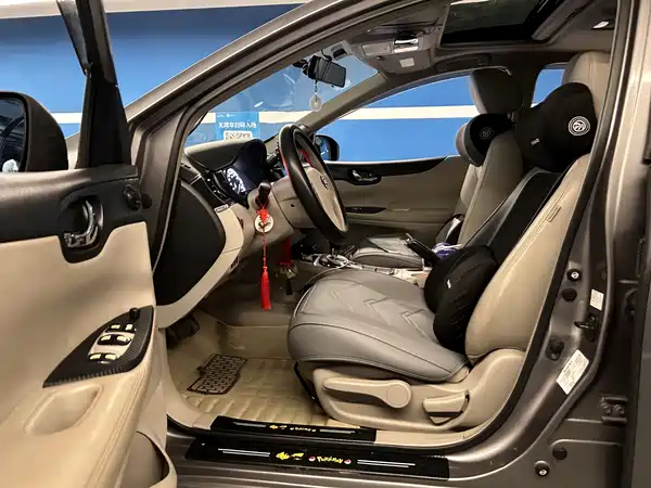 Nissan Tiida 2014