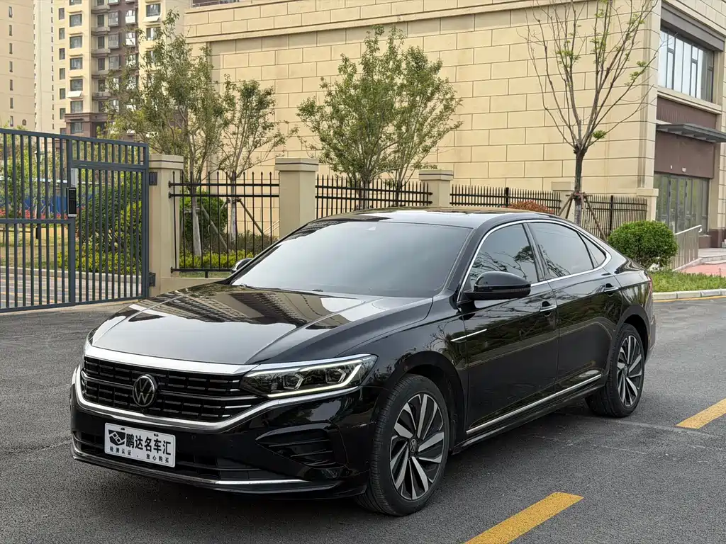 Volkswagen Passat 2023 — фото 1