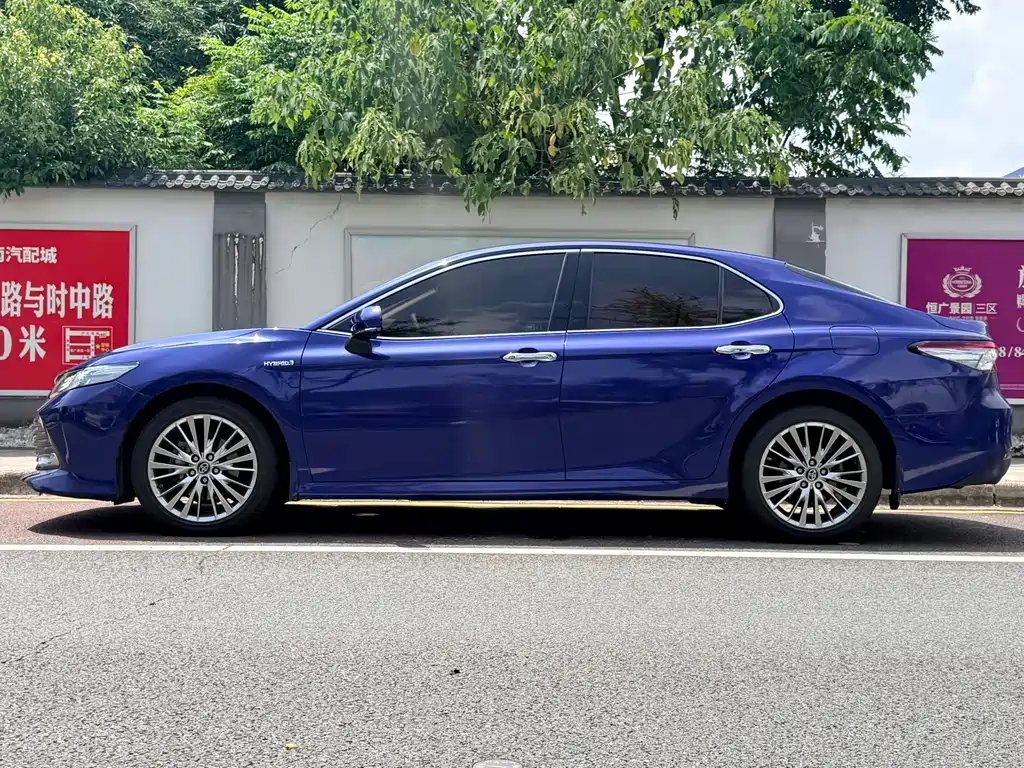 Toyota Camry 2018 — фото 3
