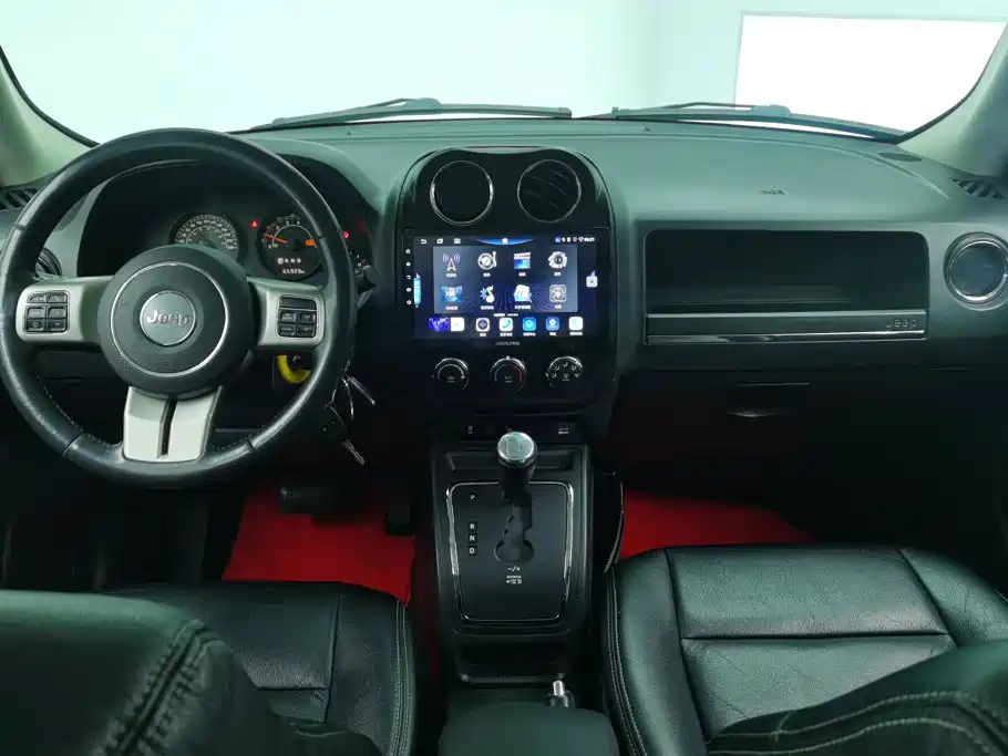 Jeep Freelancer 2015 — фото 12