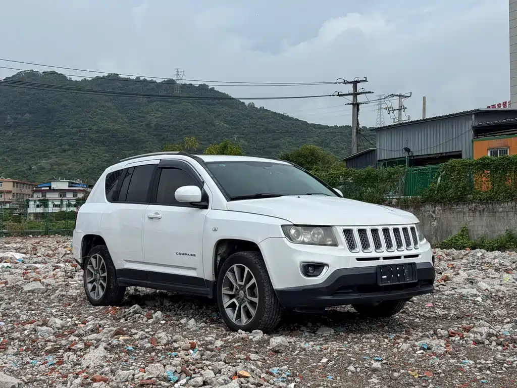 Jeep Compass 2015 — фото 12