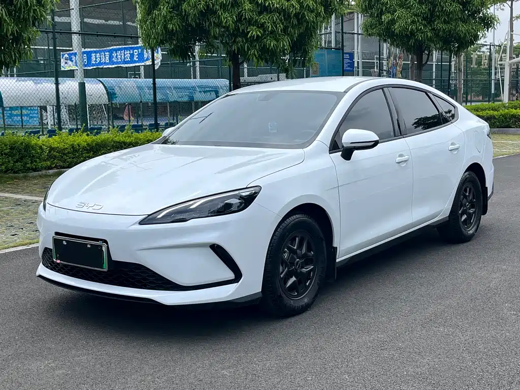 BYD Seal 05 DM-i 2025 — фото 1