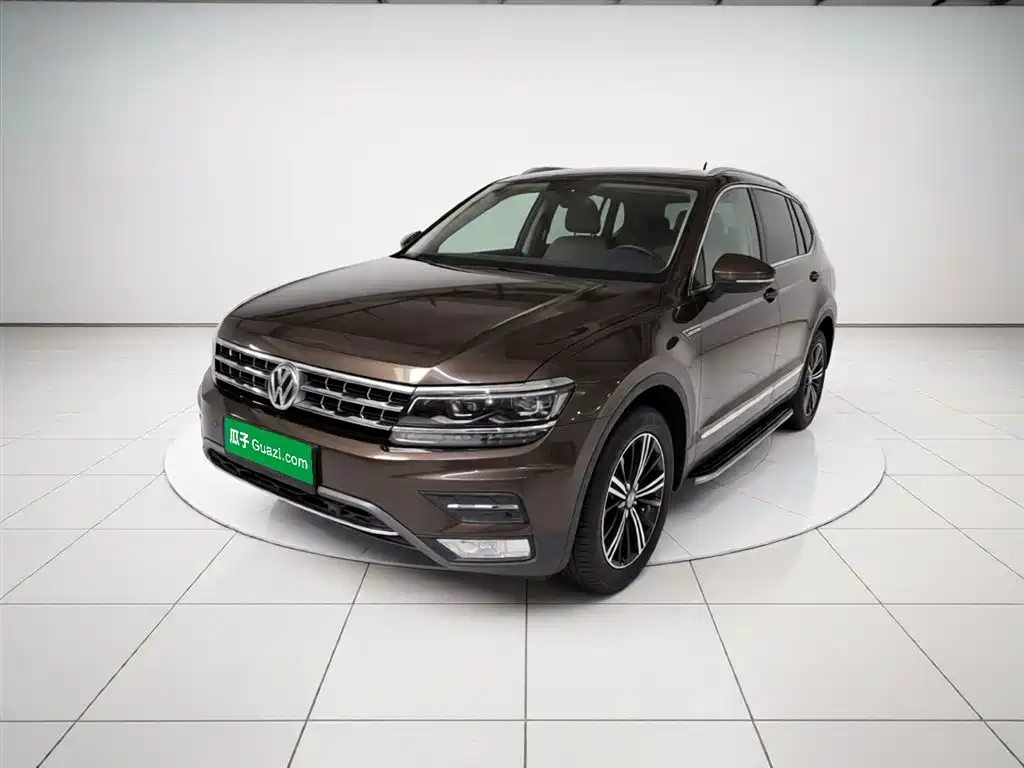 Volkswagen Tiguan L 2017 — фото 1